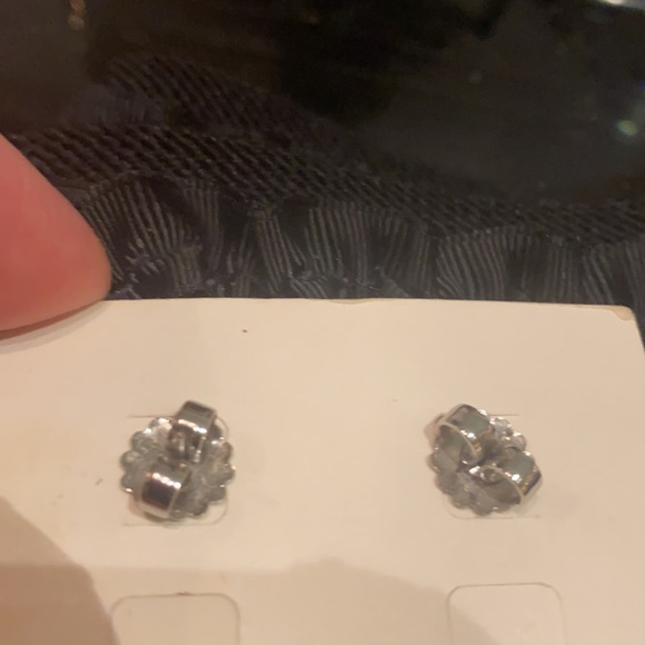 🆕 LIA SOPHIA NWT Hematite Kohl earrings w/ crystals… Brand New!!! - Picture 7 of 7